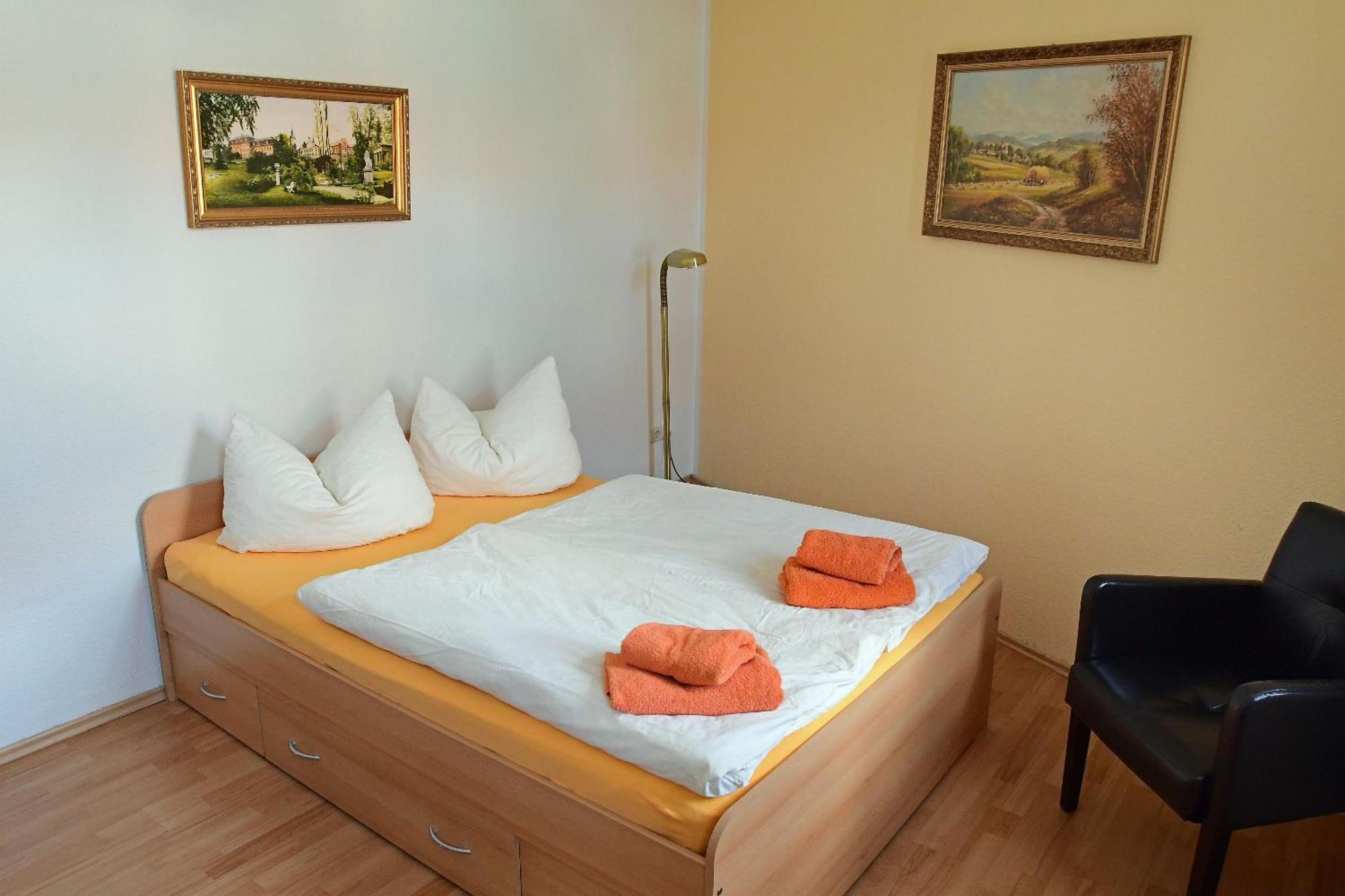 Hotel Garni Goldene Henne Άρνσταντ Δωμάτιο φωτογραφία